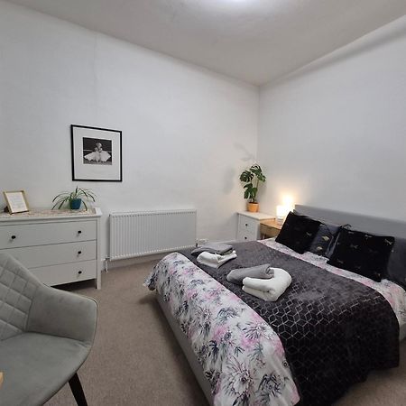 Stylish And Bright Flat In London N8 Turnpike Lane - Piccadilly Line Londres Exterior foto